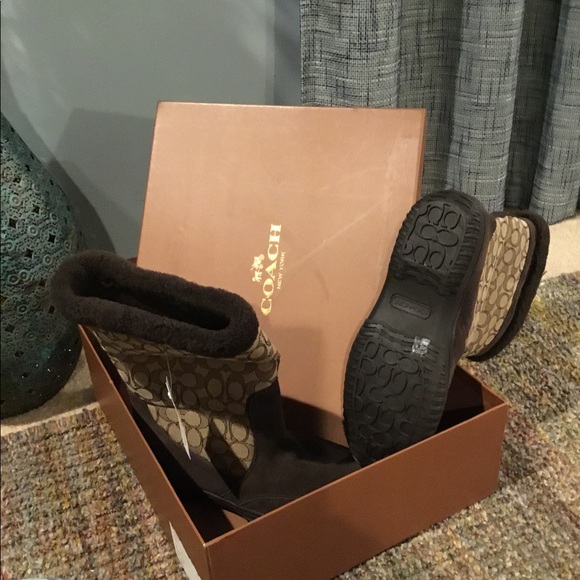 COPY - Boots - Picture 2 of 4